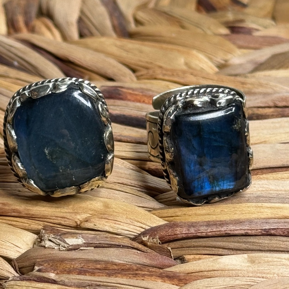 Labradorite adjustable ring or scarf slide. Handcarved. Cowgirl
Core style - Picture 9 of 14